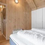 4 Bedroom Cozy In Hvide Sande