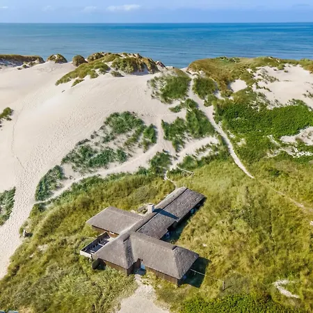 4 Bedroom Cozy In Hvide Sande Holiday home *
