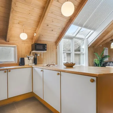 4 Bedroom Cozy In Hvide Sande Holiday home Havrvig