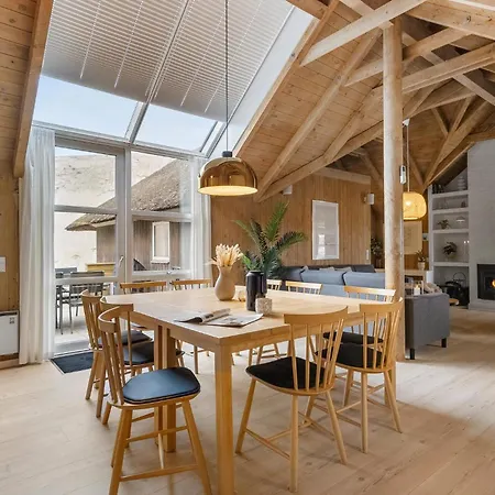 4 Bedroom Cozy In Hvide Sande *