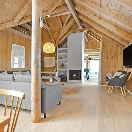 4 Bedroom Cozy In Hvide Sande Holiday home