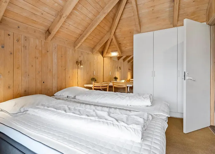 4 Bedroom Cozy In Hvide Sande * Havrvig