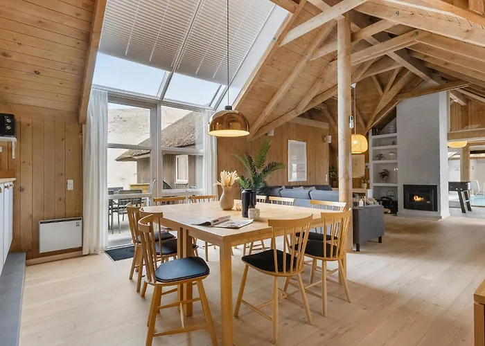 4 Bedroom Cozy In Hvide Sande *
