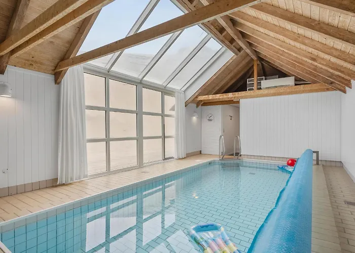 4 Bedroom Cozy In Hvide Sande